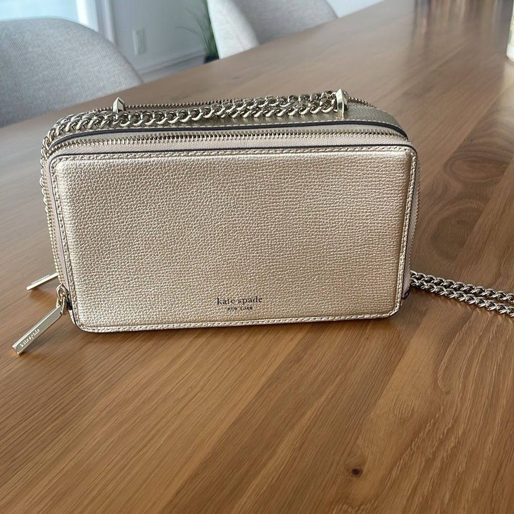 Kate Spade cross body purse, gold, structured with two zip pockets - Picture 3 of 5